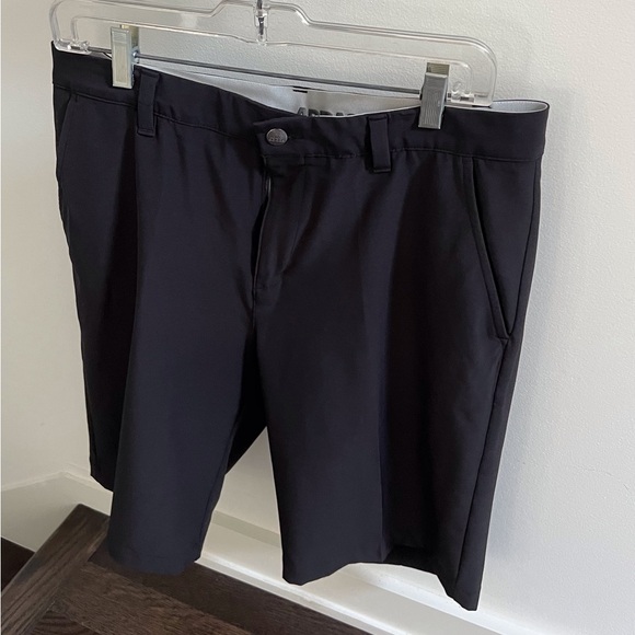 ADIDAS golf shorts 🏌️♂️like NEW condition - Picture 8 of 8
